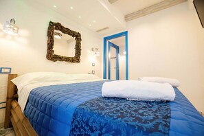 Deluxe Apartment | Free minibar items, in-room safe, individually decorated - Etoiles Guest House (Gioia Tauro)