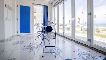Deluxe Apartment, Sea View | Living area