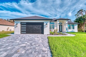 Exterior - Stylish New Build with Pool, Spa, and Design (North Port)