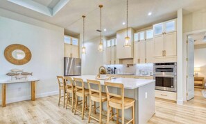 Coffee/tea maker, fridge, microwave, oven - Stylish New Build with Pool, Spa, and Design (North Port)