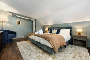 3 camere, una scrivania, ferro/asse da stiro, culla da viaggio