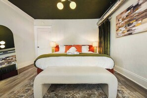 3 chambres, bureau, fer et planche à repasser, lit parapluie