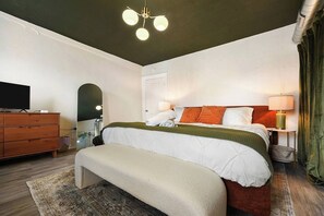 3 Schlafzimmer, Schreibtisch, Bügeleisen/Bügelbrett, Reisekinderbett