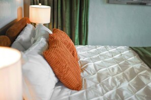 3 Schlafzimmer, Schreibtisch, Bügeleisen/Bügelbrett, Reisekinderbett