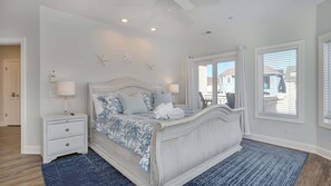 7 bedrooms, desk, iron/ironing board, travel cot