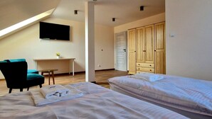House - Holiday Home Wisniowa With Pool and Nature (gmina Iwierzyce)