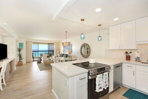 Fridge, microwave, oven, stovetop - Gorgeous full ocean view suite in heart of Waikiki! Free valet parking! (Honolulu)