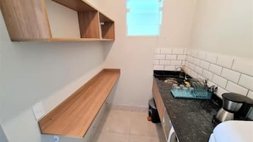 Superior Studio | Private kitchen | Mini-fridge, microwave, cookware/dishes/utensils