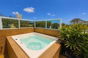 Studio | Private spa tub
