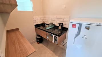Superior Studio | Private kitchen | Mini-fridge, microwave, cookware/dishes/utensils