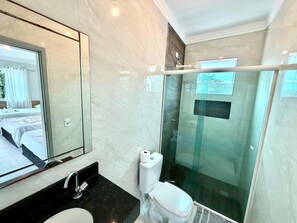 Superior Studio | Bathroom - Marmeu Enseada com jacuzzi aquecida (Guarujá)