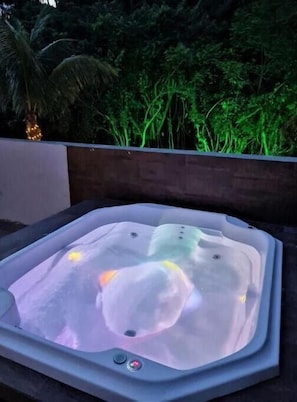 高级开间 | 私人 SPA 浴缸