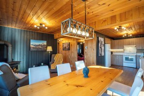 Interior - Spa & Lake View | La Zenitude (Saint-Zénon)