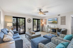 Smart-TV, DVD-Player, Arbeitsbereiche