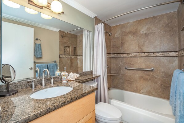 Bathroom - Waiohuli Beach Hale A-103 Ocean Front Complex, Ocean View, Steps to the Beach (Kihei)