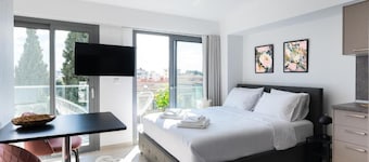 Velvet Rose Luxury Studio in the City Center by BiNoBi!