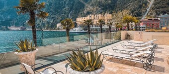 Bellavista Lakefront Apartments 