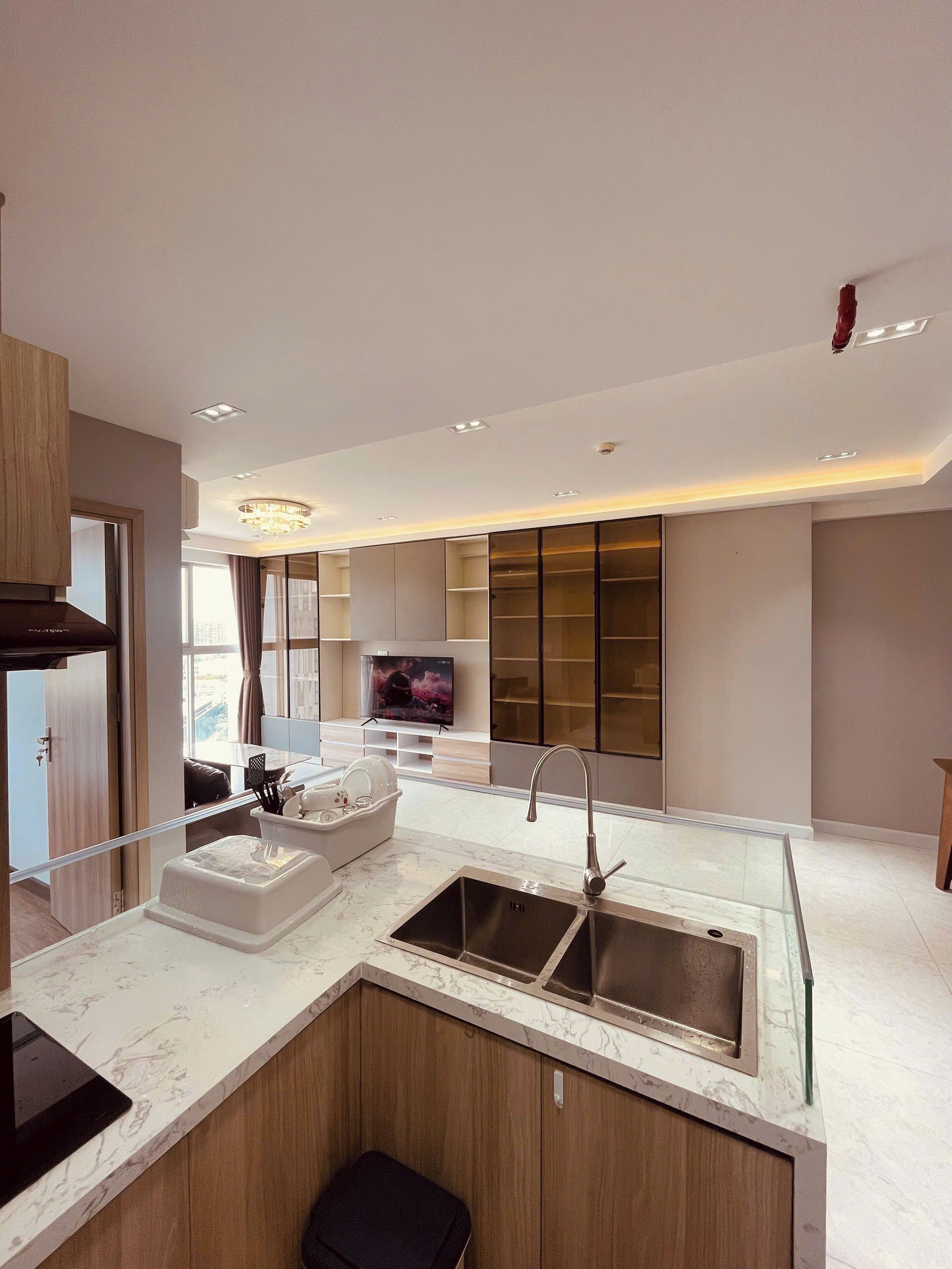 Panoramic Apartment | Living area | 75-cm Smart TV with digital channels, Netflix, streaming services