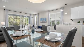 4 عدّة غرف نوم وخدمة الإنترنت