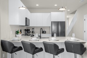 House | 4 bedrooms, Internet - Modern 4BR Family Home With Private Pool (Clermont)