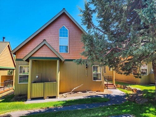 Spacious 3BR Chalet | Golf. Pools. Free Parking