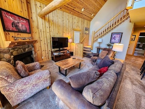 TV, fireplace - Spacious 3BR Chalet | Golf. Pools. Free Parking (Redmond)