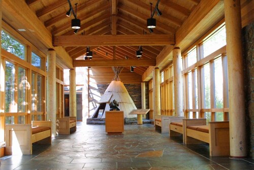 3BR Chalet | Queen, Twin Beds & Private Hot Tub