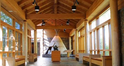 3BR Chalet | Queen, Twin Beds & Private Hot Tub