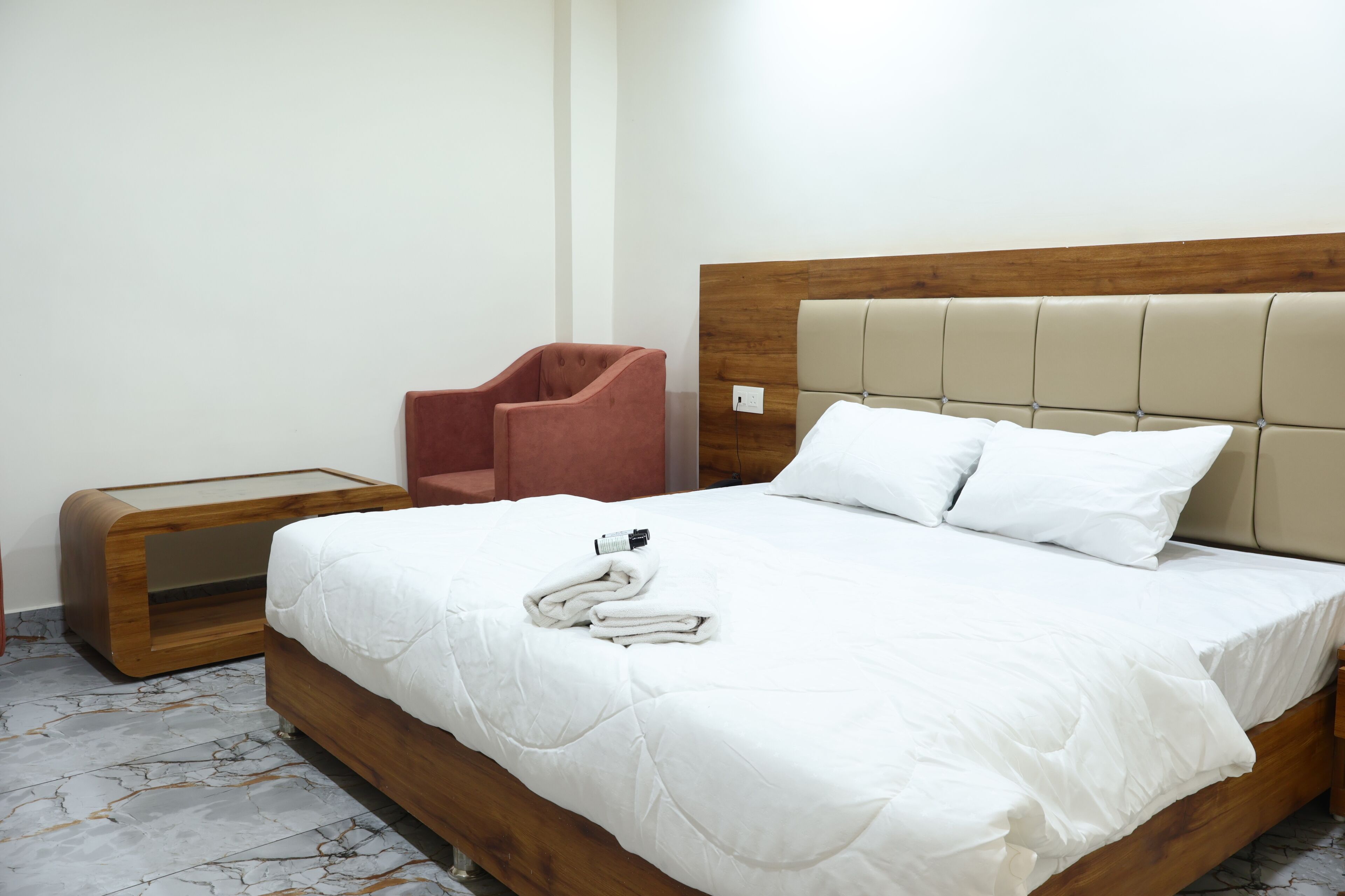 Deluxe Room | Hypo-allergenic bedding, pillow-top beds, soundproofing, free WiFi