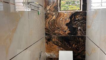 Deluxe Room, Air conditioning | Bathroom