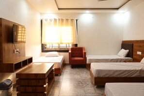 Deluxe Shared Dormitory | Hypo-allergenic bedding, pillowtop beds, soundproofing, free WiFi - THE RAJPUTANA PALACE (Bhopal)