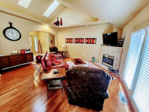 TV, fireplace