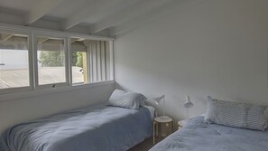 2 makuuhuonetta, silitysrauta/-lauta, ilmainen Wi-Fi, vuodevaatteet