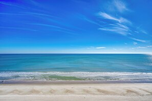 På stranden