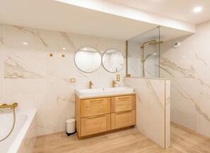 Shower, towels