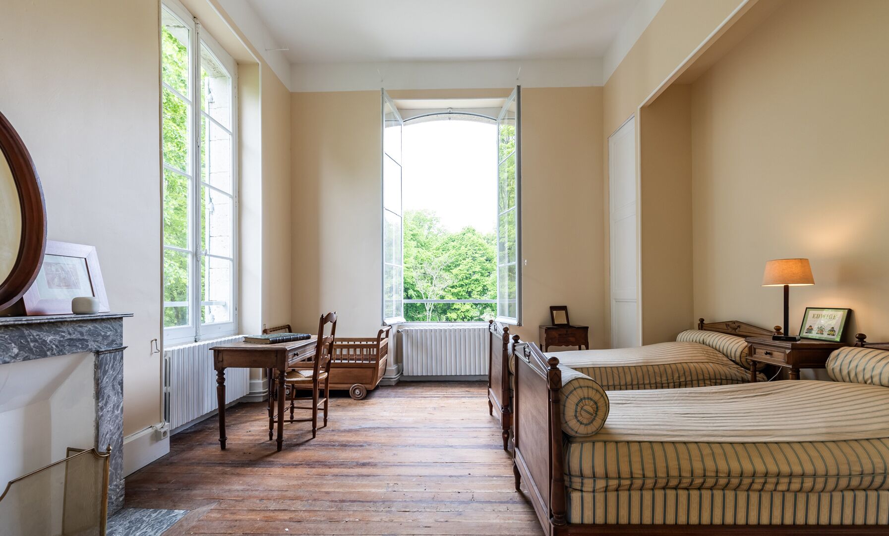 7 bedrooms, WiFi, bed sheets