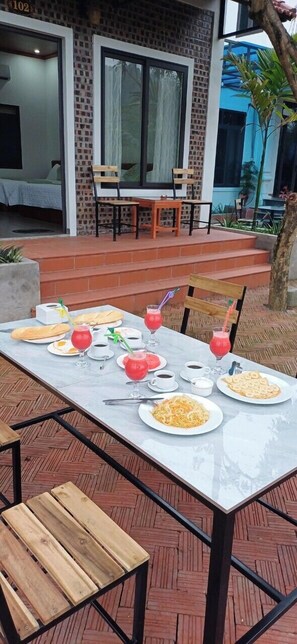 Free daily local cuisine breakfast - Tam Coc Happy Day Bungalow (Hoa Lu)