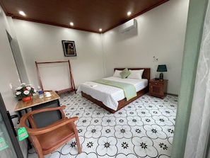 Habitación doble Deluxe, balcón, vista a la montaña | Escritorio y wifi gratis 
