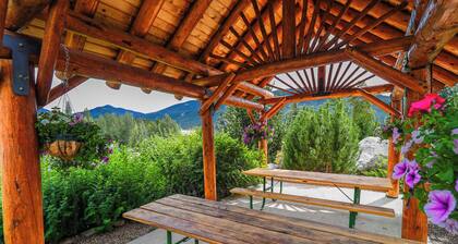 Walk to everything! Cozy Pet-Friendly Studio in the Heart of Grand Lake