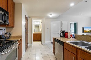 Refrigerador, microondas, horno, placa de cocina
