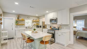 House (2 Bedrooms) | Interior