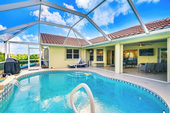 House (4 Bedrooms) | Front of property