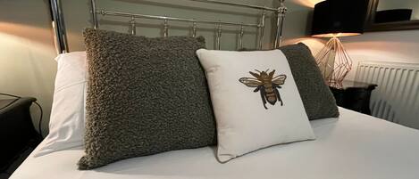 1 soveværelse, strygejern/strygebræt, internetforbindelse, sengetøj