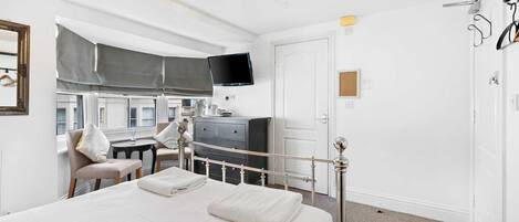 1 chambre, fer et planche Ă repasser, accĂšs Ă Internet, literie fournie