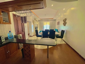 Appartement Familial, vue océan | Restauration dans la chambre