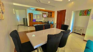 Family Apartment, Ocean View | In-room dining