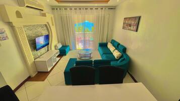 Family Apartment, Ocean View | Living area