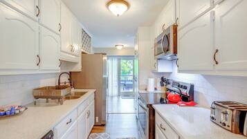 House (6 Bedrooms) | Interior