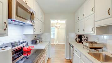 Rumah (6 Bedrooms) | Interior