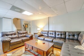 House (6 Bedrooms) | Interior